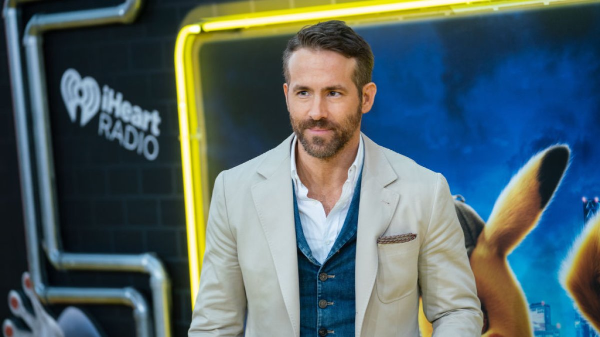 Ryan Reynolds discusses relationship’ with late father who(01)