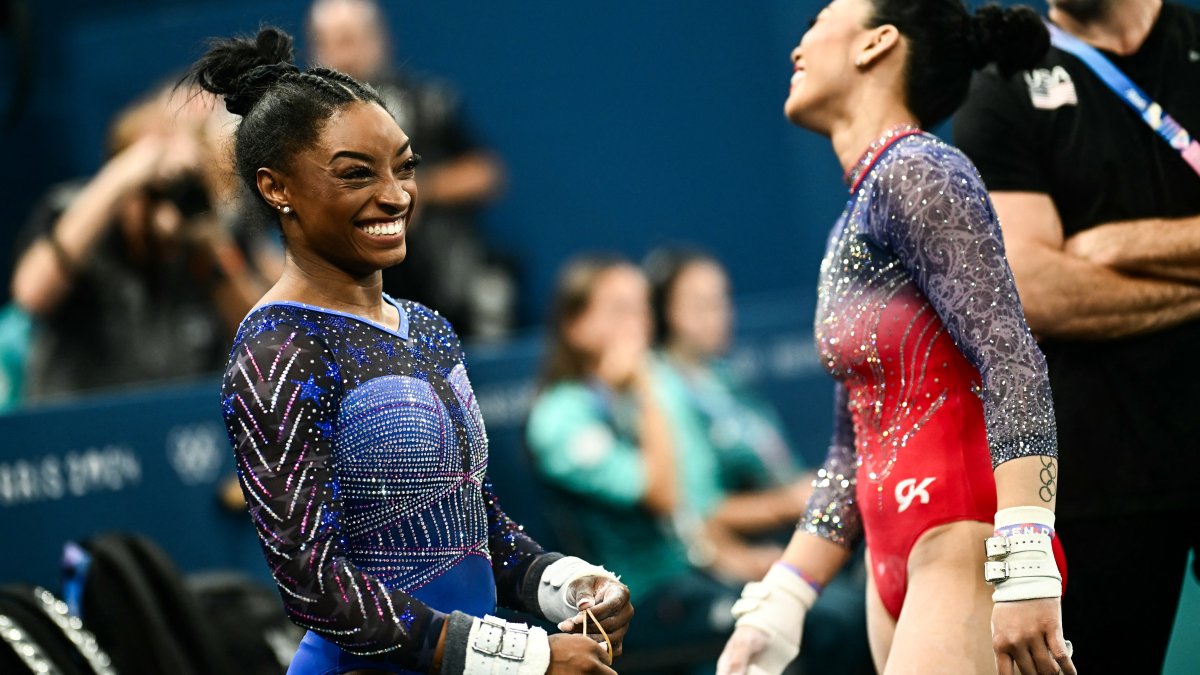 Strong Simone Simone Biles, Sunni Lee strong halfway through all-around final – NBC4 ...