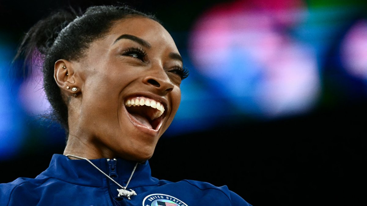 Simone Gift The jeweler behind Simone Biles’ GOAT necklace shares the details ...