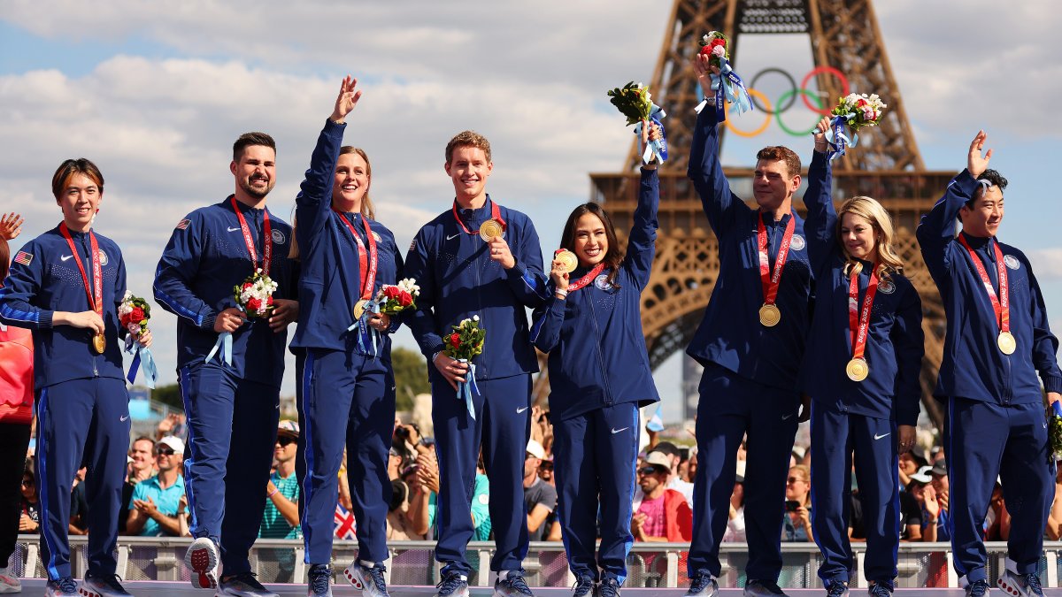 Team USA figure skaters get gold medals in Paris Ceremony NBC4 Washington