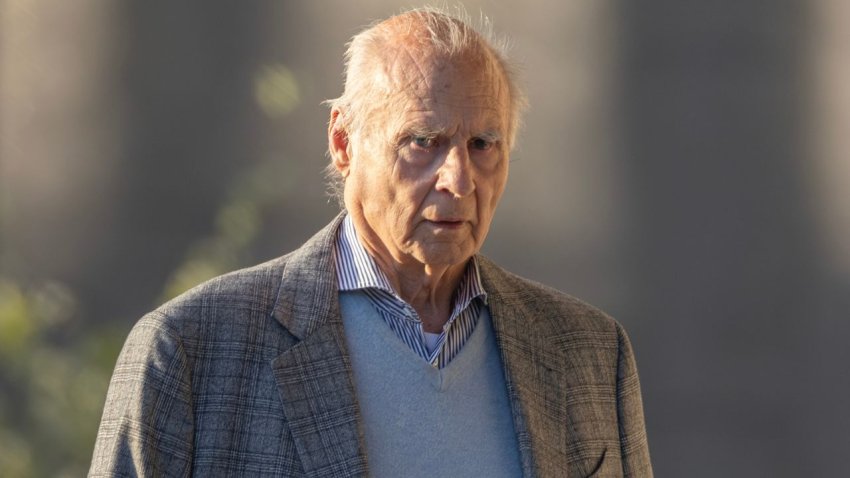 Foto del exabogado Tom Girardi cuando comparece ante el Tribunal de los Estados Unidos en Los Ángeles, California, el martes 6 de agosto de 2024. Enfrenta a cargos federales por robar fondos de sus clientes para financiar su estilo de vida.