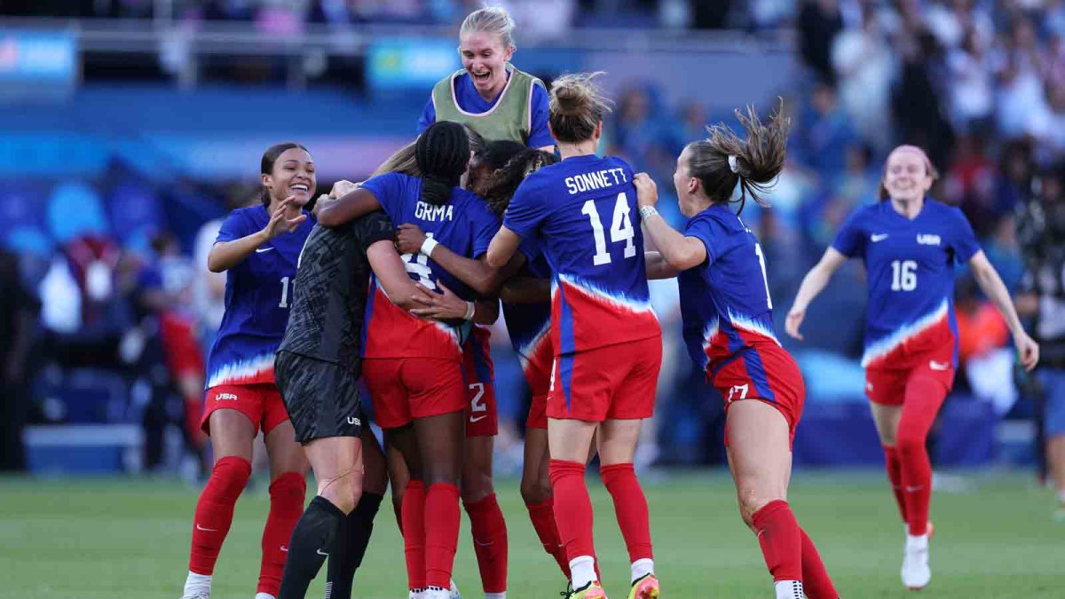 USWNT win Olympic gold medal with Mallory Swanson goal vs. Brazil