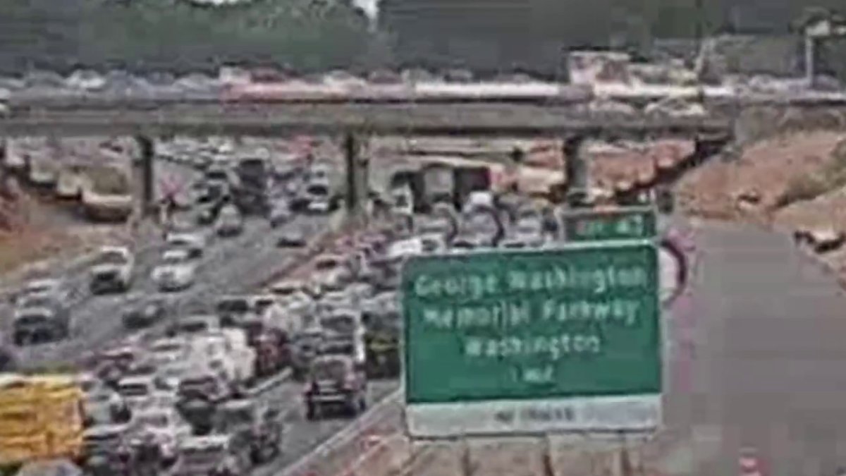 Truck crash shuts down Beltway in Northern Virginia – NBC4 Washington