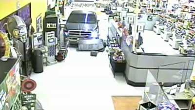 Alleged thieves crash truck into Germantown Giant