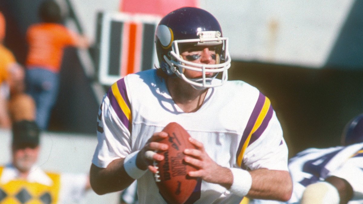Former Vikings Pro Bowl QB announces he has dementia NBC4 Washington