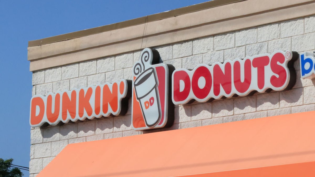 Dunkin’ debuts new Halloween MUNCHKIN buckets and spooky menu NBC4