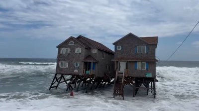 WATCH: House collapses into ocean on North Carolina coast