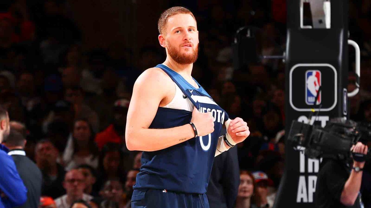How Tall Is Donte DiVincenzo? Knicks Guard’s Official Height Donte DiVincenzo appears to talk trash with Knicks coaches at MSG