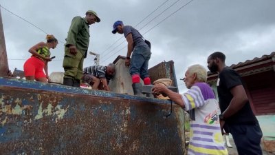  Cuba prepares for Hurricane Rafael