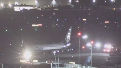 Plane from Dulles makes emergency landing at LAX after tire failure