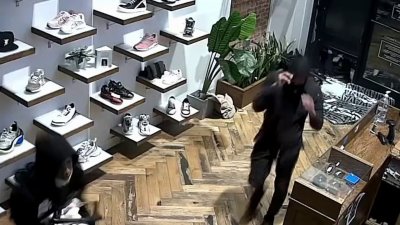 Thieves steal $50,000 worth of clothing from Northeast DC store