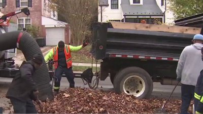 DPW clears leaves off DC streets