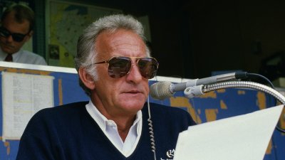 Legendary broadcaster, actor Bob Uecker dead at 90