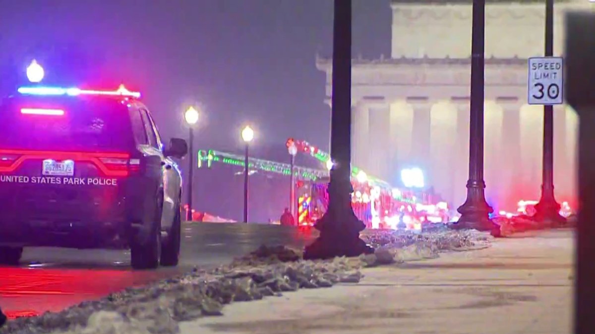 Pickup plunges into icy Potomac after crash on Arlington Memorial Bridge