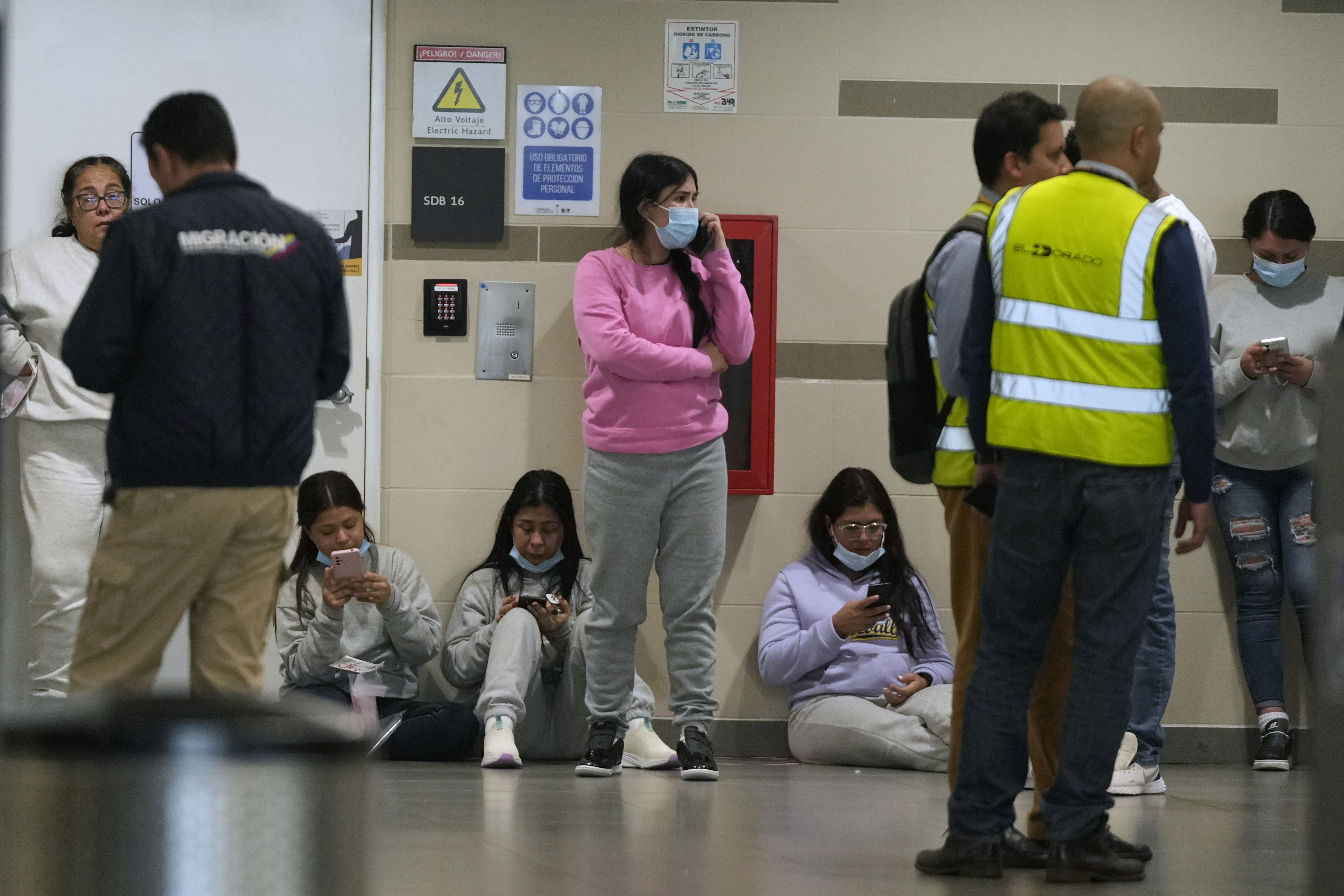 Deportation flights from US to Colombia resume following showdown ...