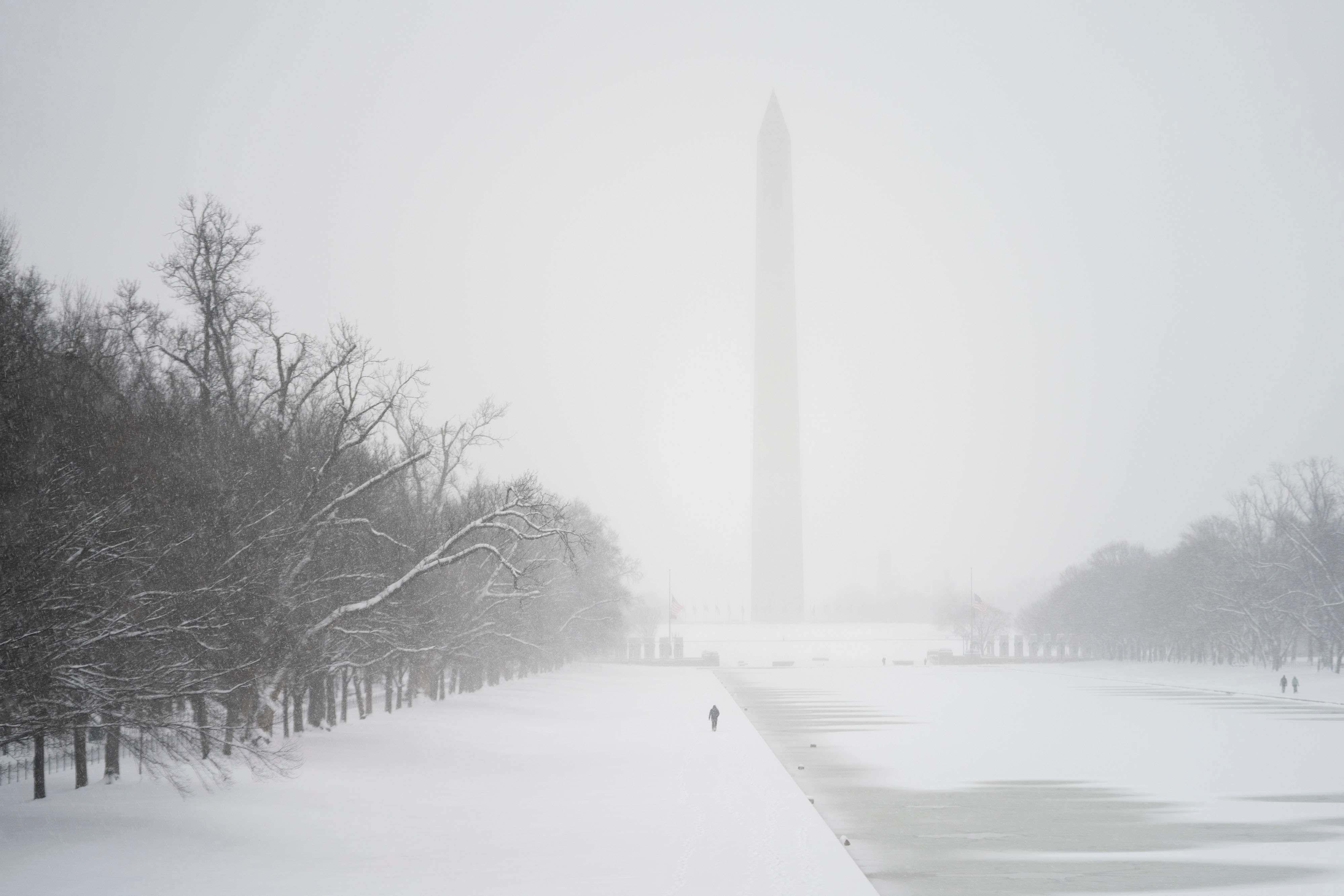 PHOTOS Winter Storm Blankets DC Area With Inches Of Snow NBC4 Washington GettyImages 2192130893 