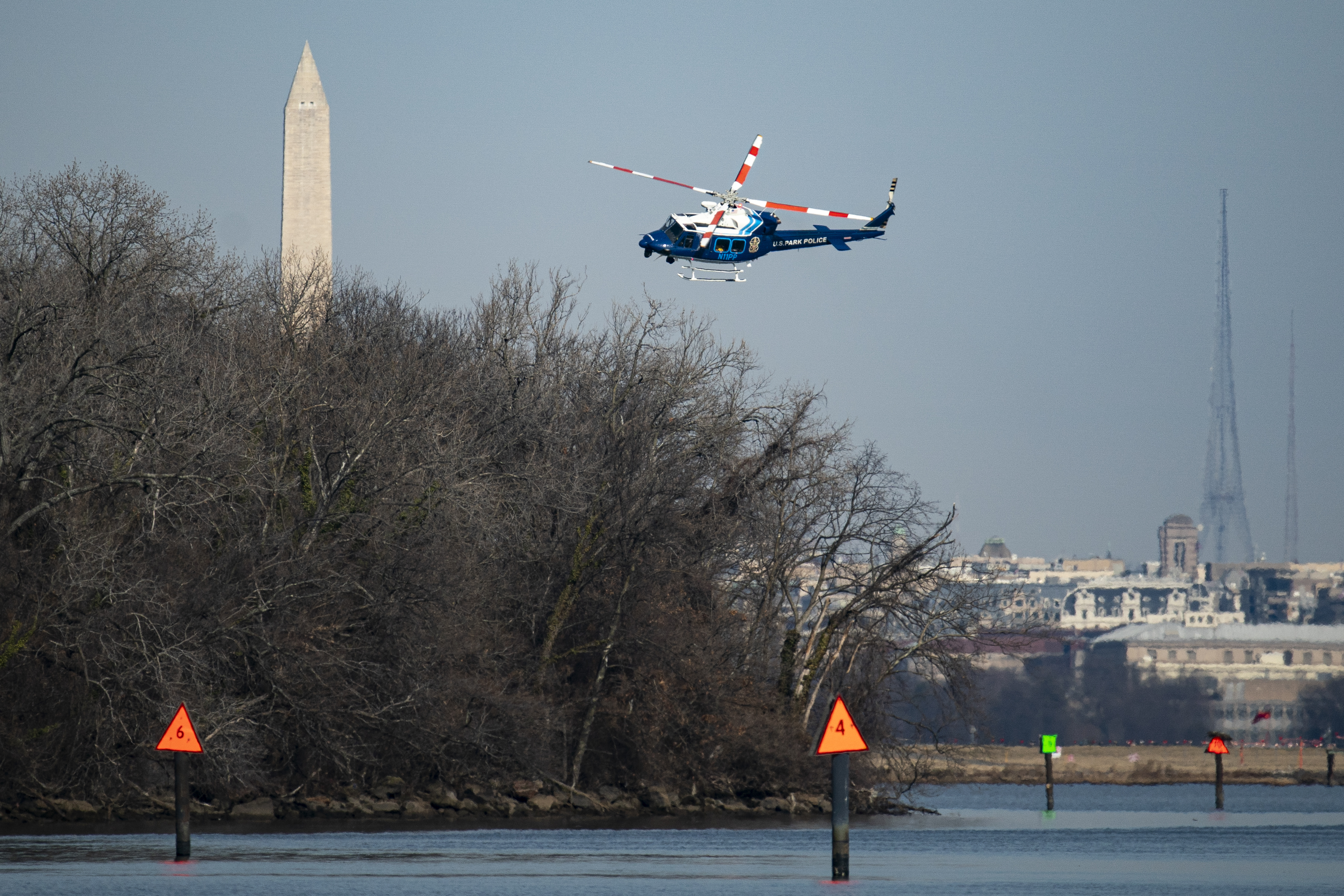 Photos See aftermath of plane, helicopter crash in Potomac River