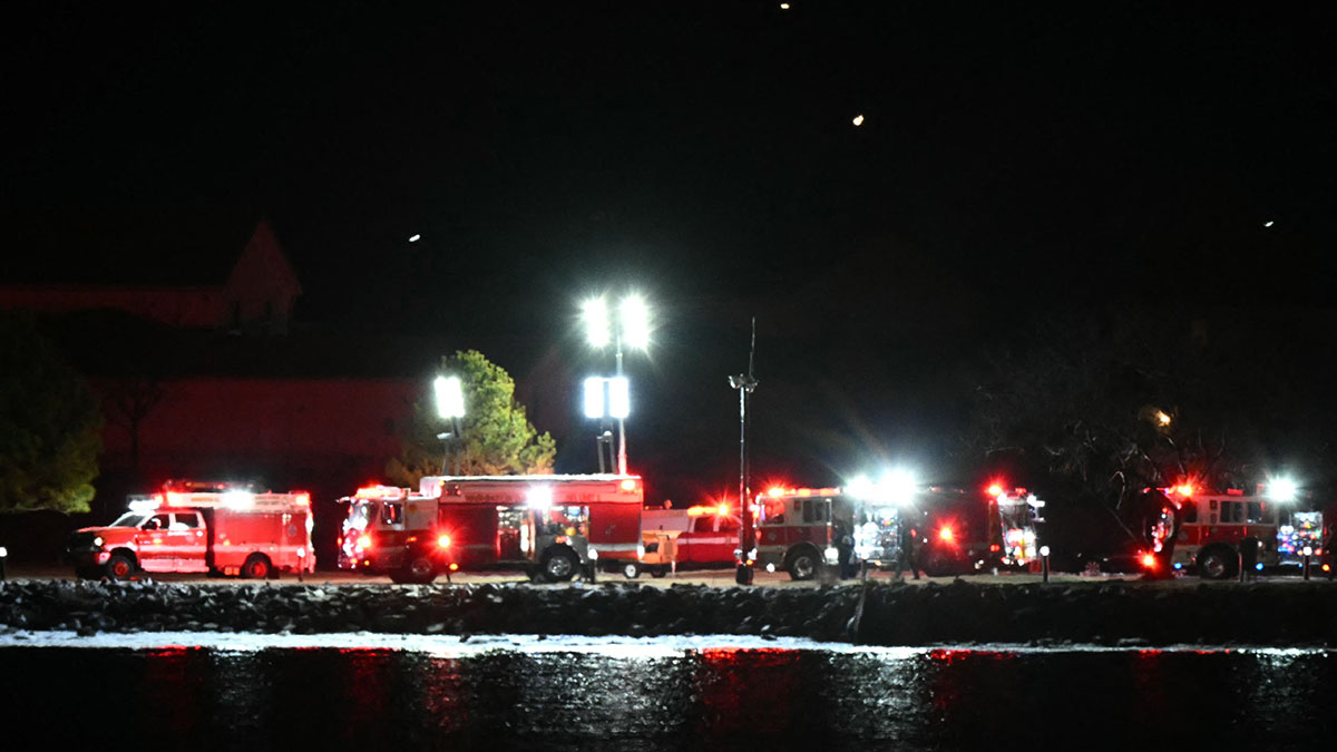 American Airlines flight and Army helicopter collide over Potomac American Airlines flight and Army helicopter collide over Potomac