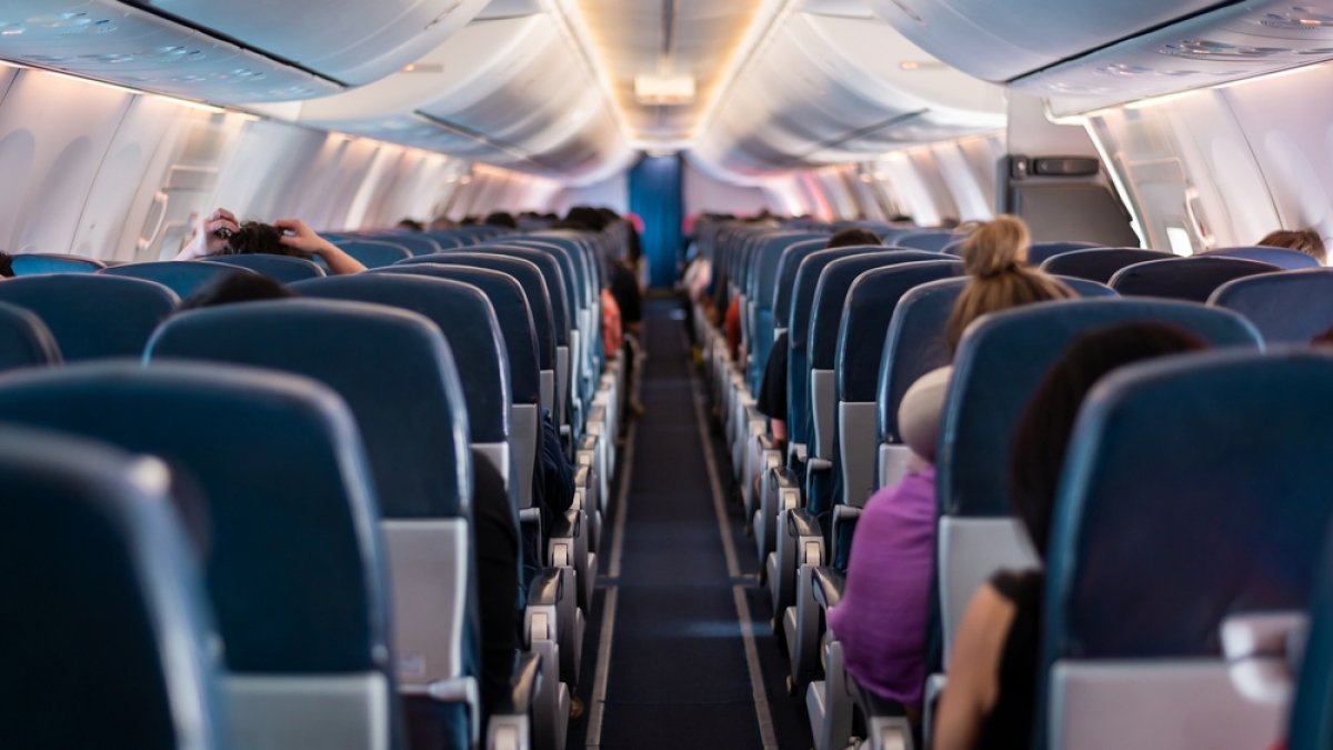 United Airlines launches row with no middle seat