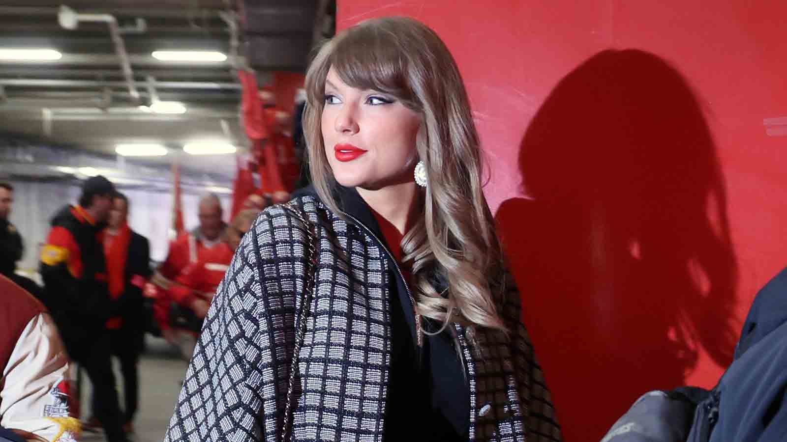 Taylor Swift At Arrowhead Stadium For Chiefs Texans Playoff Game NBC4 Web 250118 Taylor Swift Getty 