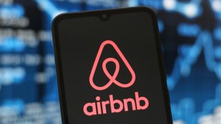 [CNBC] Airbnb shares pop 15% on better-than-expected earnings and revenue