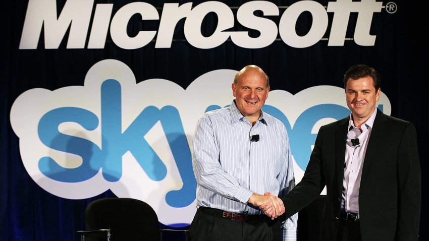 Microsoft CEO Steve Ballmer, left, shakes hands with Skype CEO Tony Bates during a news conference on May 10, 2011 in San Francisco, California.  Microsoft has agreed to buy Skype for $8.5 billion.