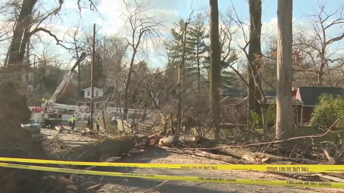 Thousands without power after strong winds cause damage across DC area ...