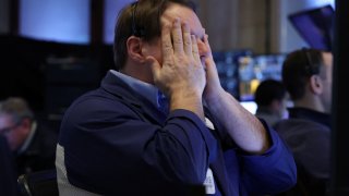 A trader reacts on the floor of the New York Stock Exchange (NYSE) in New York City, U.S., February 25, 2025.  REUTERS/Brendan McDermid