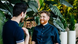[CNBC] Harvard-trained psychologist: The most ‘trustworthy and relatable’ people use this simple yet powerful small talk tip
