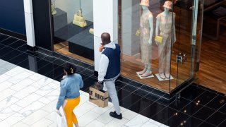 A shopper holds a Nike shopping bag, as global markets brace for a hit to trade and growth caused by U.S. President Donald Trump’s decision to impose import tariffs on dozens of countries, in the King of Prussia Mall in King of Prussia, Pennsylvania, U.S., April 3, 2025.