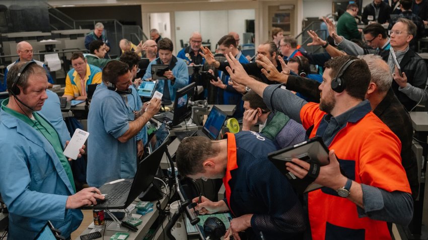 Traders work in the S&P 500 Index (SPX) options pit at the Cboe Global Markets exchange in Chicago, Illinois, US, on Tuesday, April 8, 2025. 
