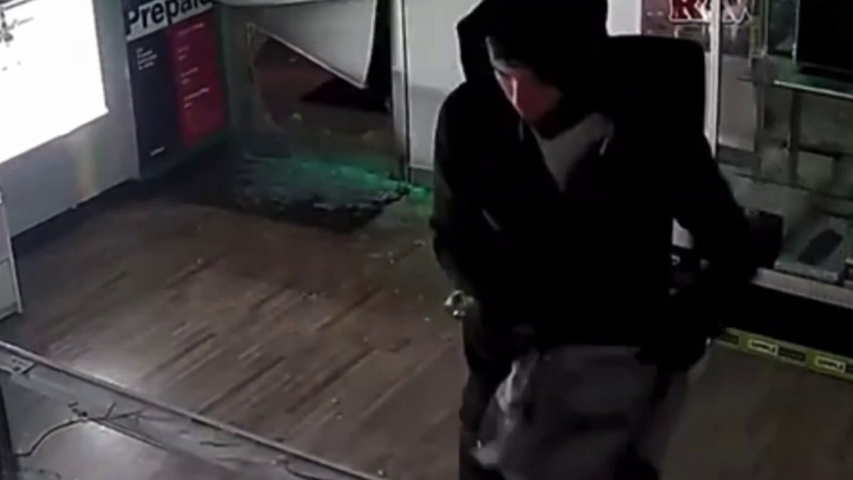 Police search for suspect in smash and grab at Silver Spring business