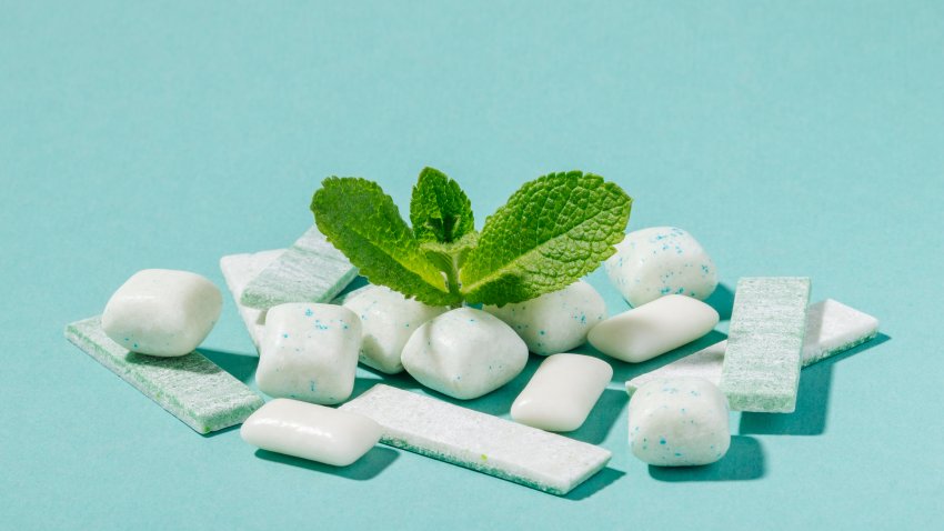 A variety of mint chewing gum.