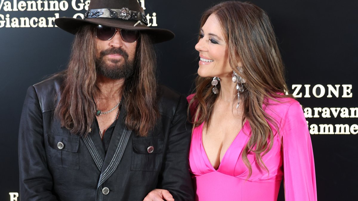 First Hurley Elizabeth Hurley turns heads in red carpet debut with Billy Ray Cyrus ...