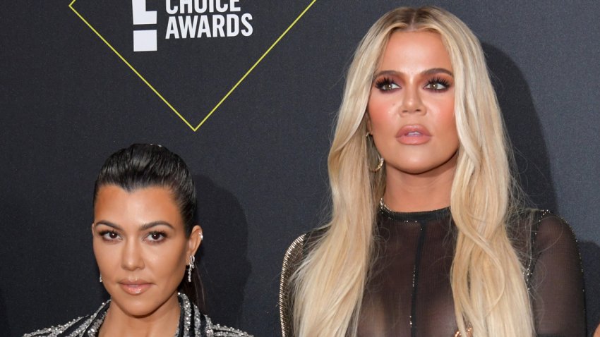 (L-R) Kourtney Kardashian, Khloé Kardashian