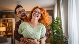 [CNBC] Couples who follow 1 simple rule tend to fight less and be happier in the long run, says relationship expert