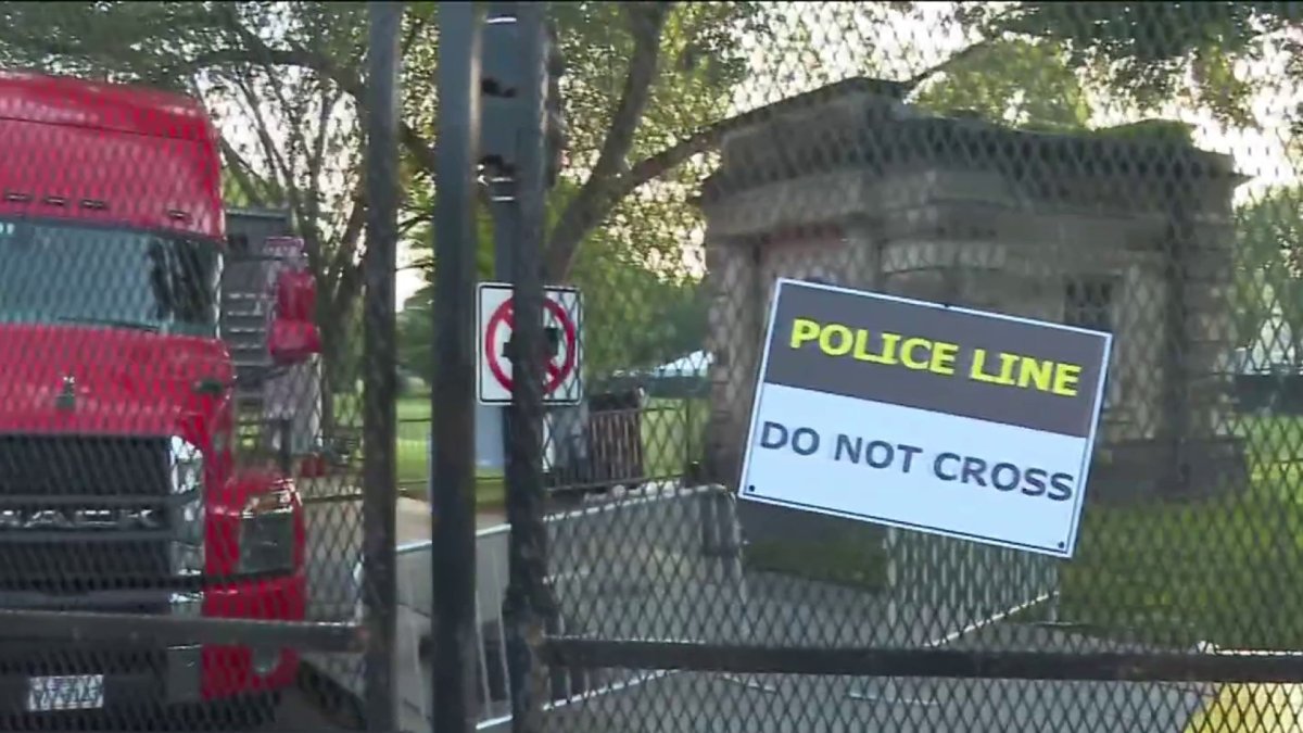 Fencing Up Road Closures Begin Ahead Of Military Parade Nbc4 Washington