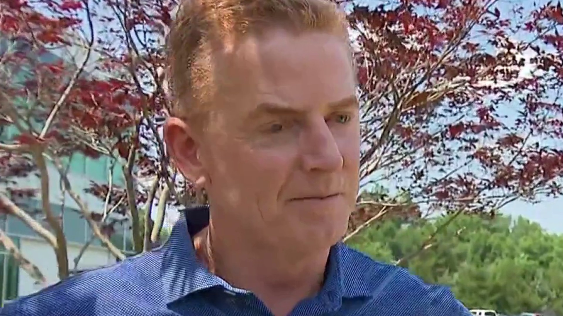 NBC analyst Jason Garrett checks out Commanders minicamp