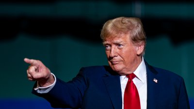 Supreme Court lifts injunctions for Trump's birthright citizenship plan