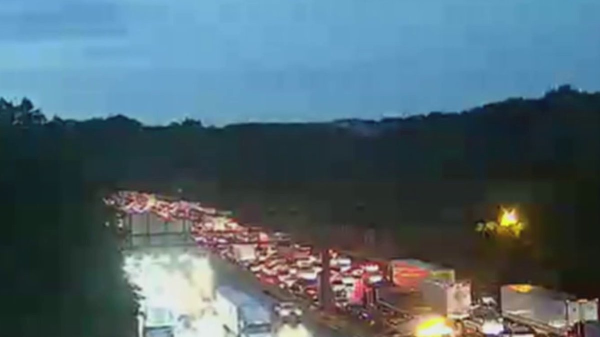 Tractor trailer overturns, blocks traffic on I-495 Inner Loop – NBC4 ...