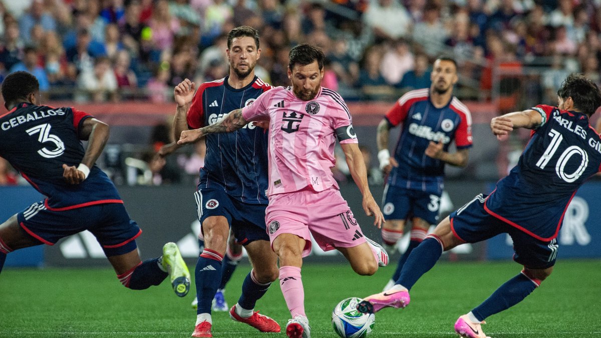 Miami's Lionel Messi sets new MLS record with goals in consecutive games