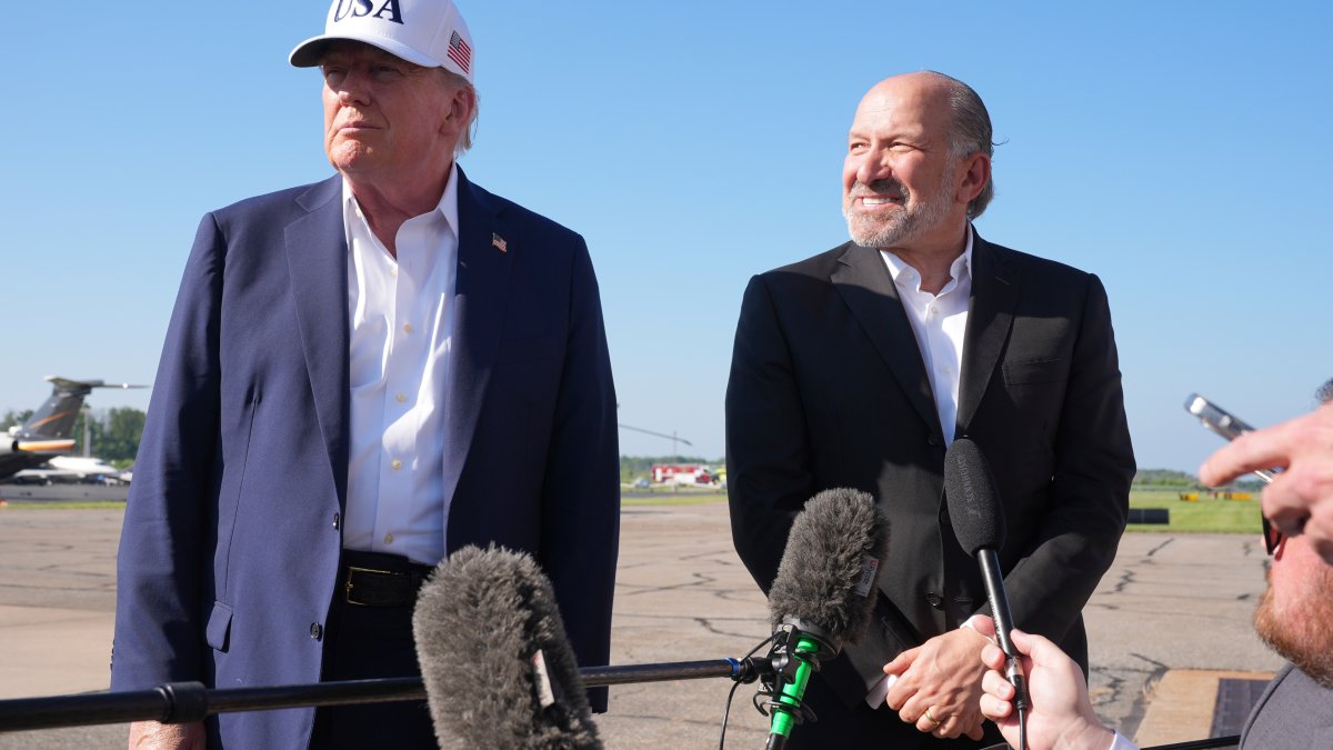 Trump aids have ties to companies that may benefit from privatizing weather forecasts