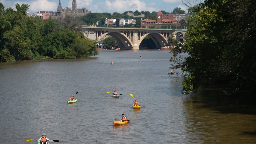 People kayak on the Potomac River near the Georgetown neighborhood and Theodore Roosevelt Island in Washington, DC, September 3, 2018, during the Labor Day holiday, the traditional end of the summer vacation season. (Photo by SAUL LOEB / AFP)        (Photo credit should read SAUL LOEB/AFP via Getty Images)