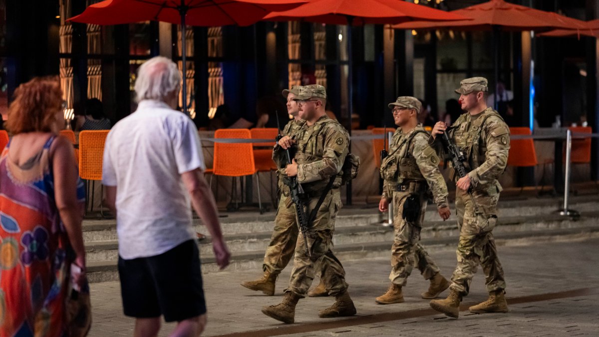 National Guard troops in DC begin carrying firearms