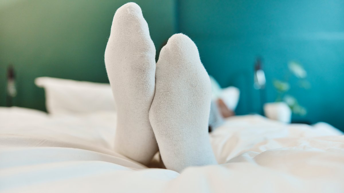 靴下をベッドに着ることがあなたがより良い睡眠を得るのを助けることができる理由-NBC4ワシントン