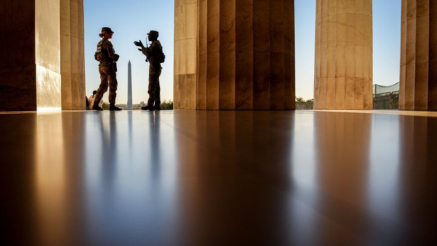 16 October 2025, USA, Washington Dc: U.S. National Guard soldiers stand at the Lincoln Memorial on the National Mall in the early morning. Photo: Kay Nietfeld/dpa (Photo by Kay Nietfeld/picture alliance via Getty Images)