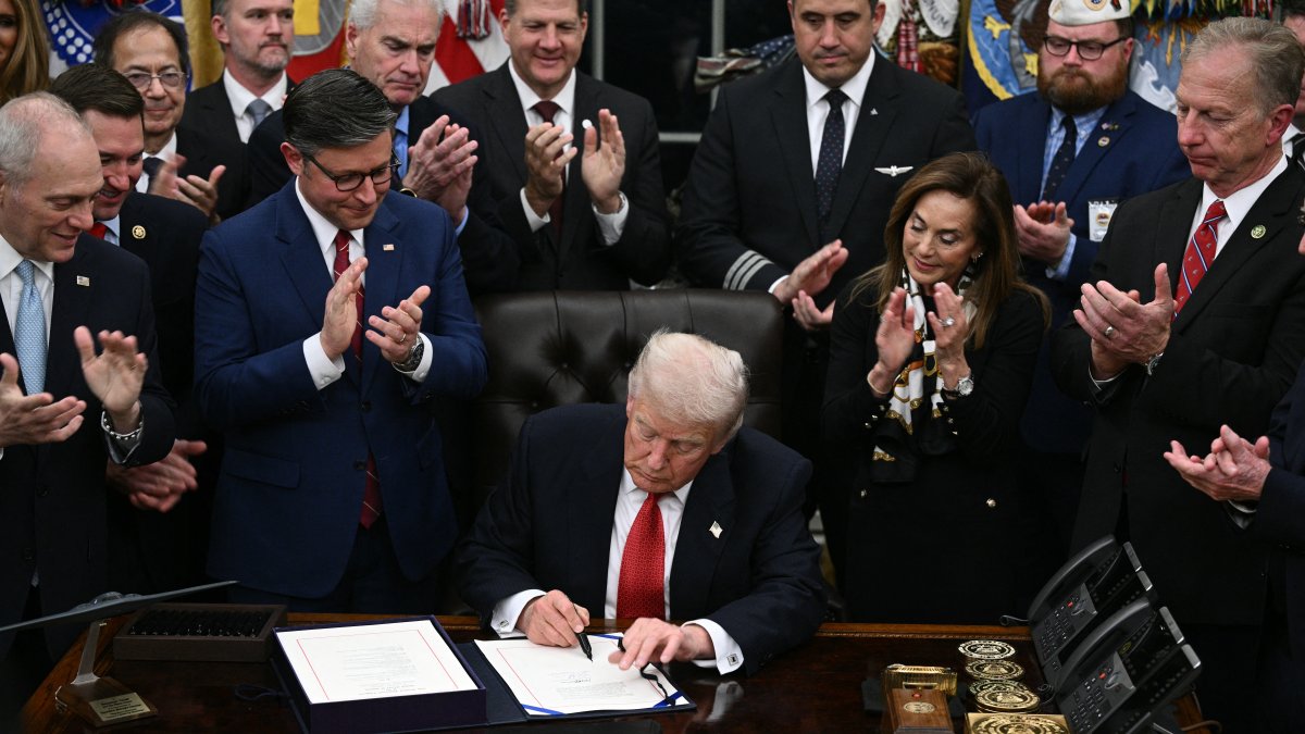 Trump signs funding bill into law, ending government shutdown – NBC4 ...