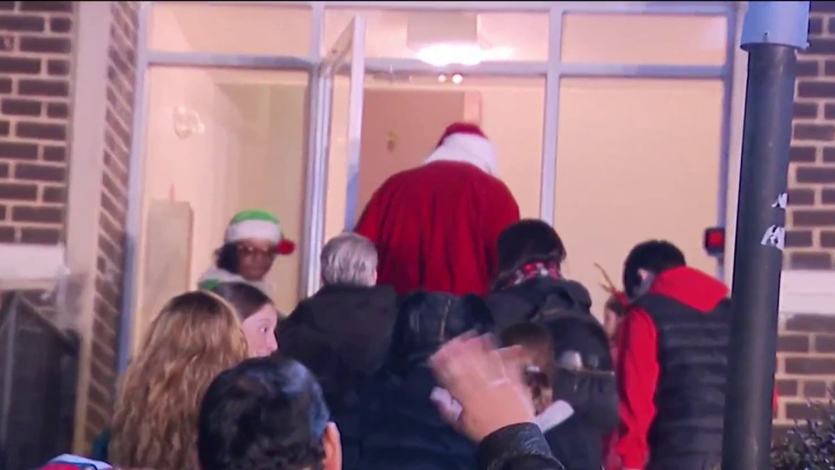 Volunteers deliver hundreds of gifts to kids in need – NBC4 Washington