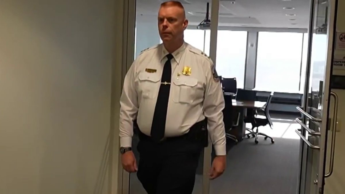 Acting DC police chief addresses concerns about ICE, extremist groups