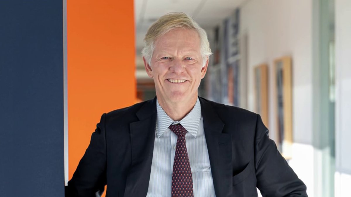 University of Virginia names 10th president in unanimous vote